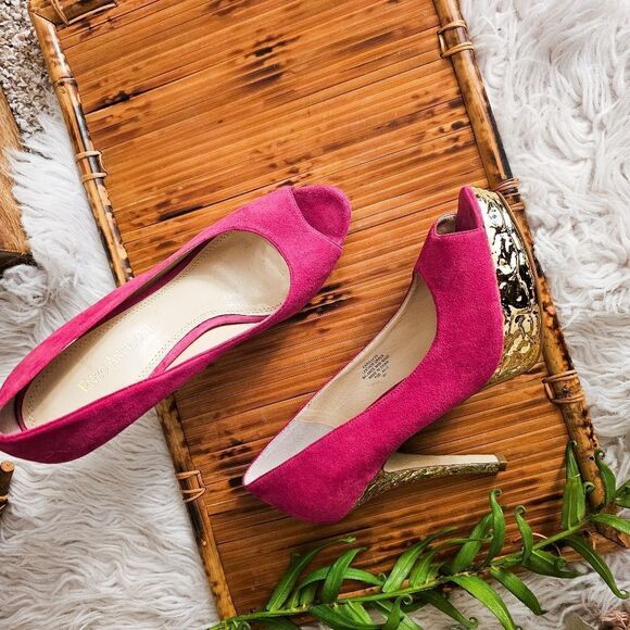 Enzo Angiolino Pink & Gold Leather Statement Pumps - Picture 4 of 15